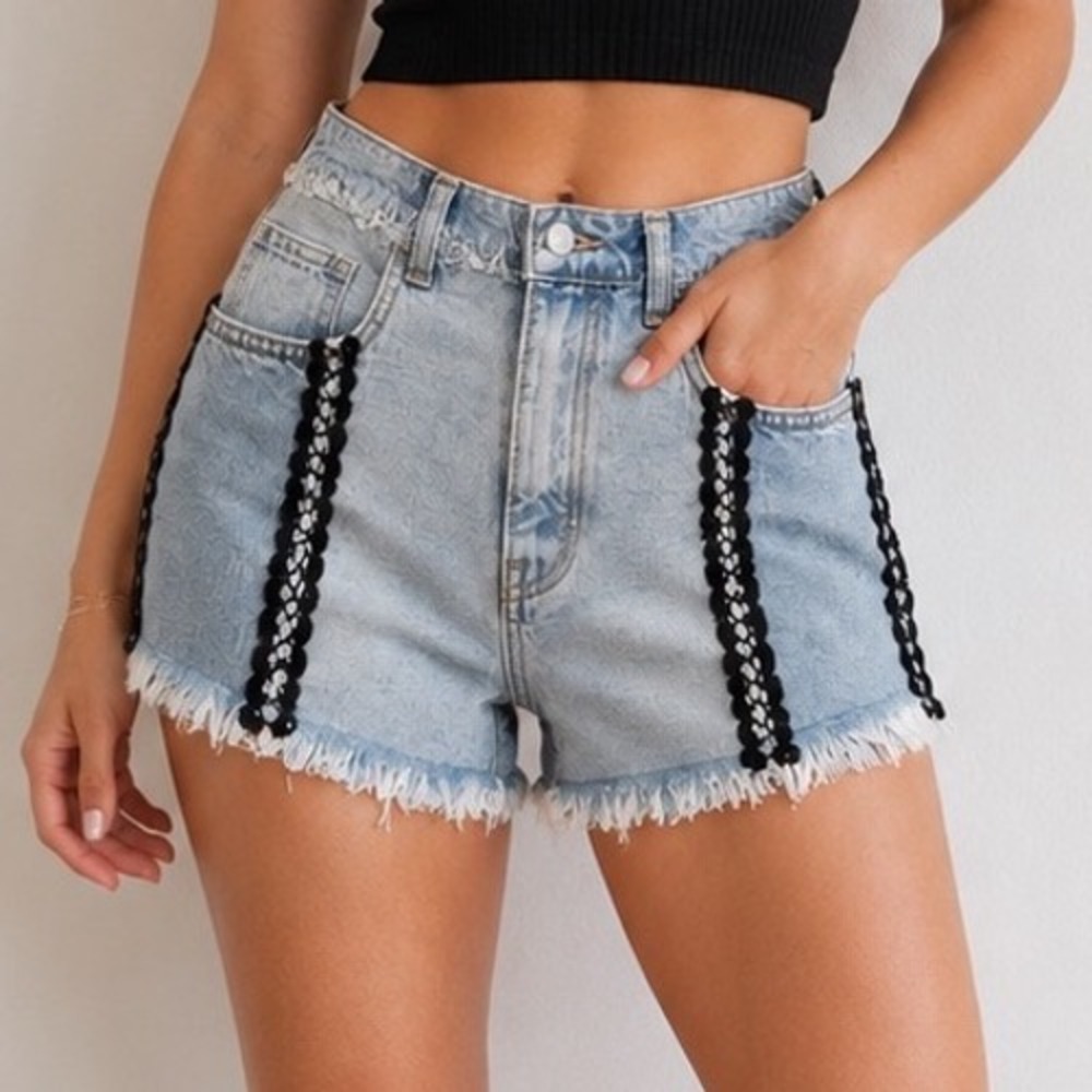 Carmar Denim Light Wash Chain Crochet Distressed Shorts Size 25 Grunge